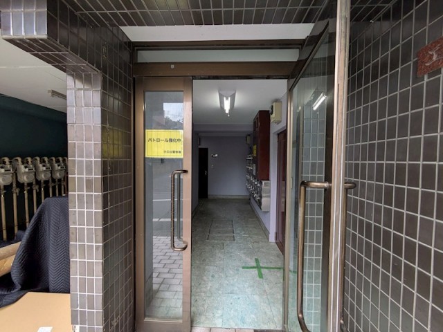 (玄関)