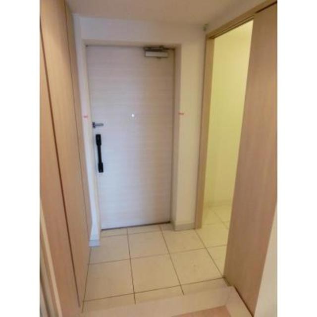 ※写真は同タイプ住戸です。(玄関)