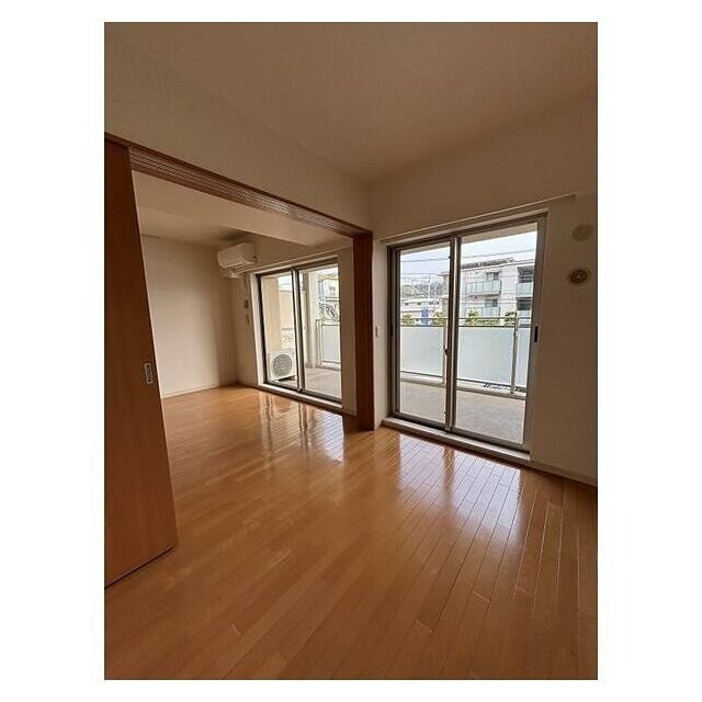 (居間)