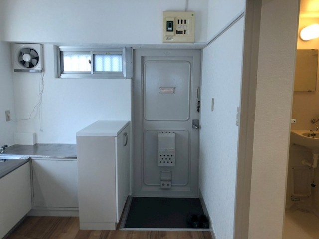 (玄関)