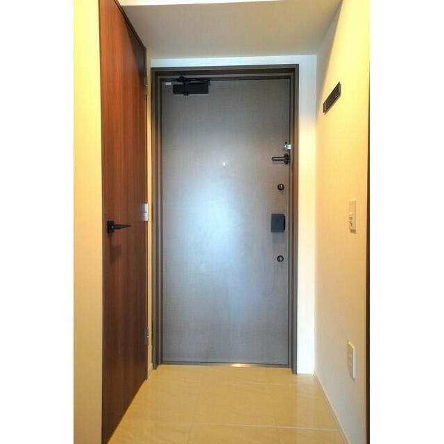 ※写真は同タイプ住戸です。(玄関)