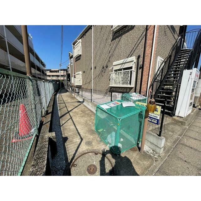 敷地内にゴミ集積場有