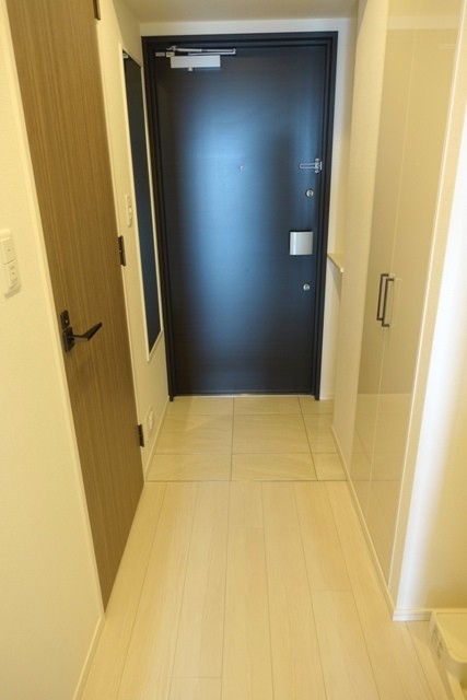 ※写真は同タイプ住戸です。(玄関)