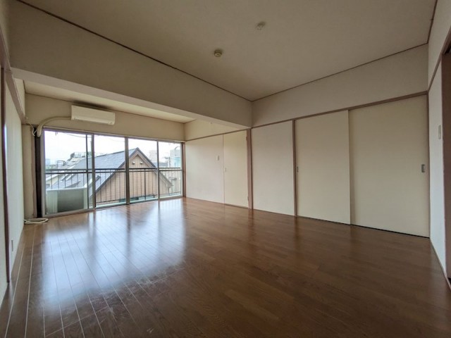 (居間)