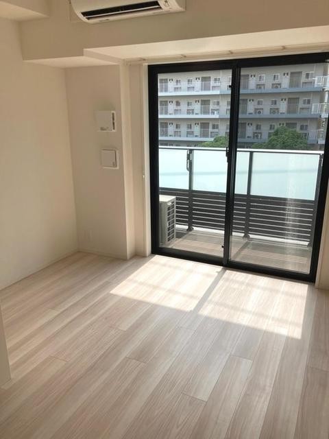 ※写真は同タイプ住戸です。(居間)