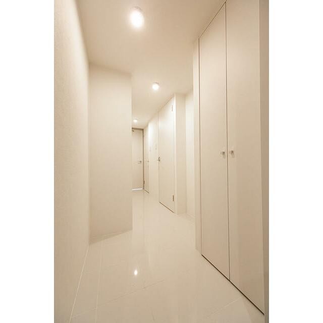 ※写真は同タイプ住戸です。(玄関)