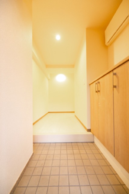 ※写真は同タイプ住戸です。(玄関)
