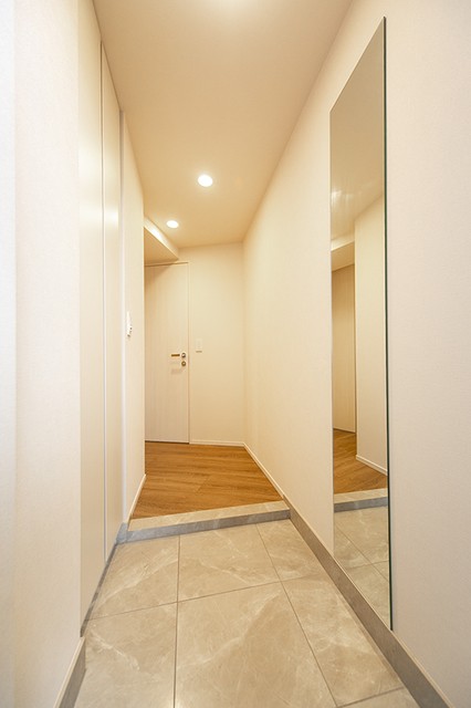 ※写真は同タイプ住戸です。(玄関)