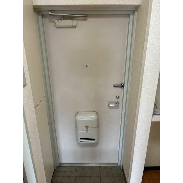 玄関横シューズボックス有り(玄関)