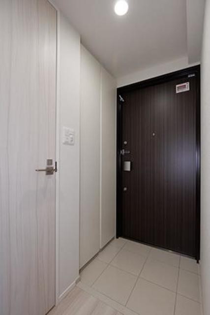 ※写真は同タイプ住戸です。(玄関)