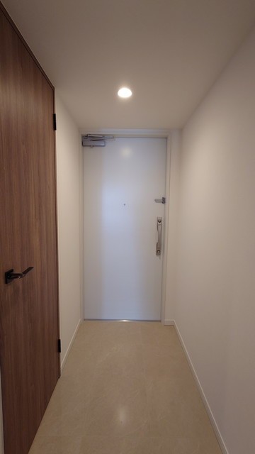 ※写真は同タイプ住戸です。(玄関)