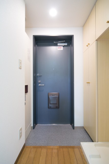 ※写真は同タイプ住戸です。(玄関)