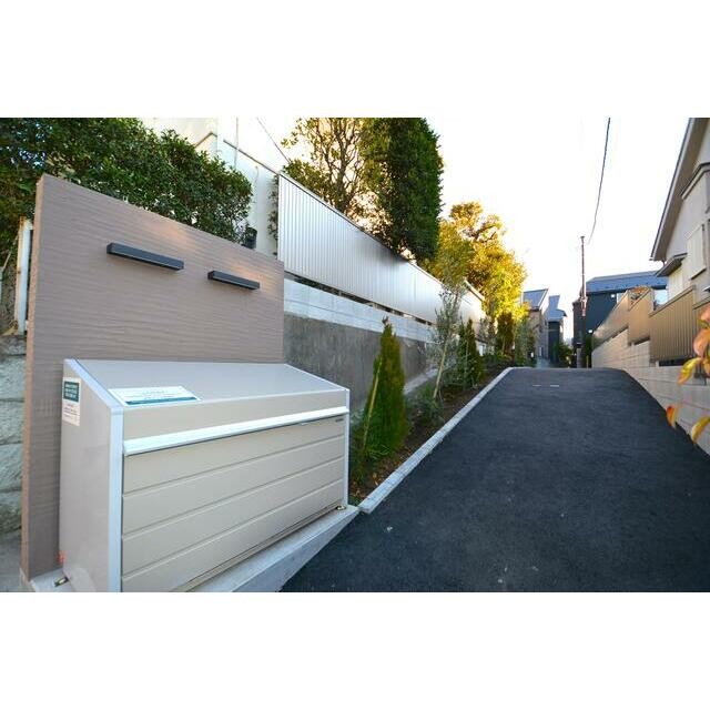 建物敷地内にダストボックス設置しております♪