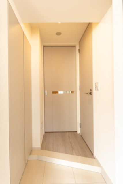 ※写真は同タイプ住戸です。(玄関)