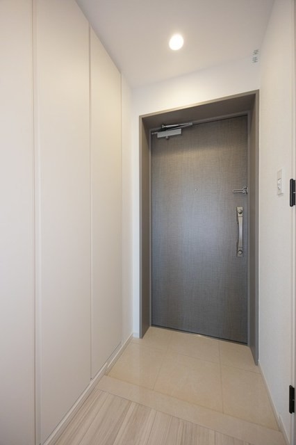※写真は同タイプ住戸です。(玄関)