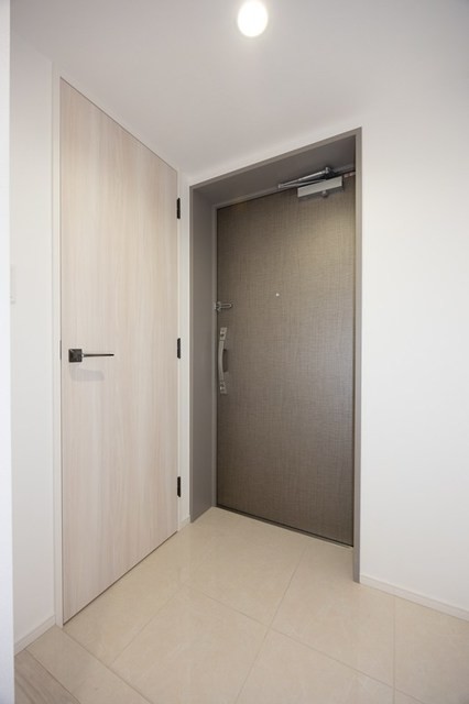 ※写真は同タイプ住戸です。(玄関)