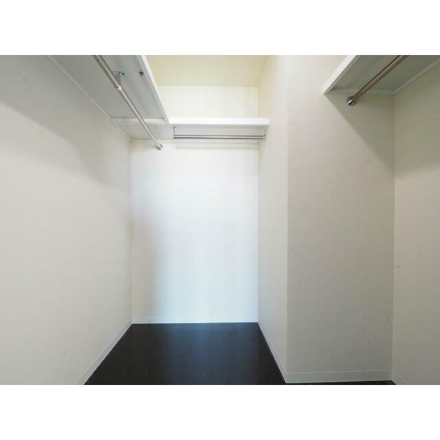 ウォークインクローゼット(内装)