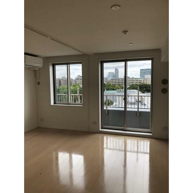 ※写真は同タイプ住戸です。(居間)