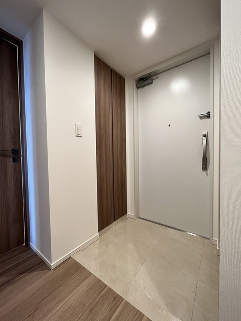 ※写真は同タイプ住戸です。(玄関)