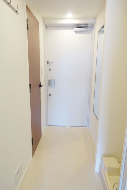 ※写真は同タイプ住戸です。(玄関)