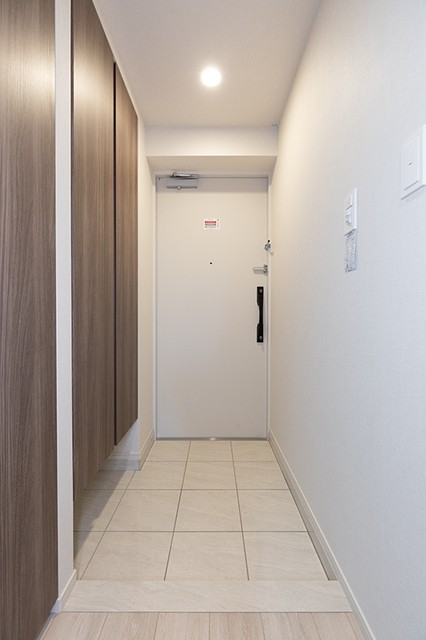 ※写真は同タイプ住戸です。(玄関)