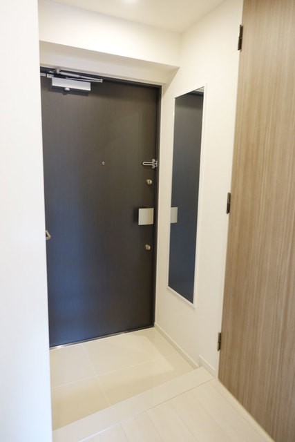 ※写真は同タイプ住戸です。(玄関)