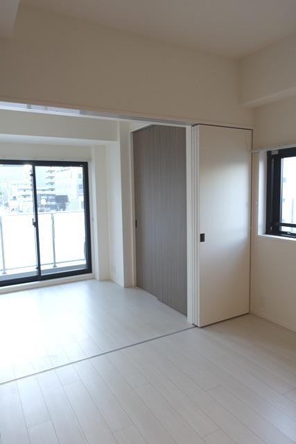 ※写真は同タイプ住戸です。(居間)