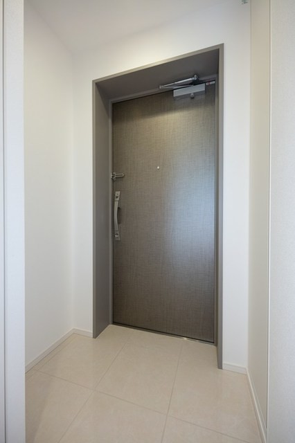 ※写真は同タイプ住戸です。(玄関)