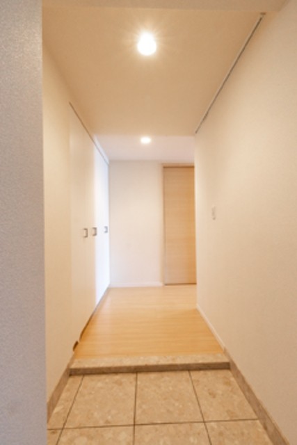 ※写真は同タイプ住戸です。(玄関)