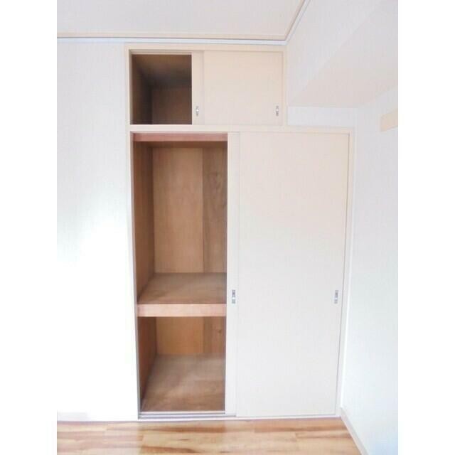 洋室6帖・物入れ(内装)