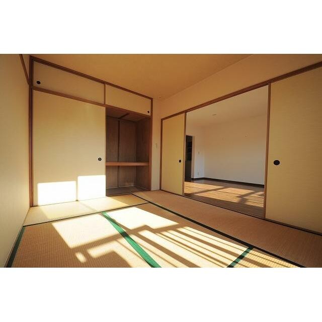 別のお部屋のお写真になります。
