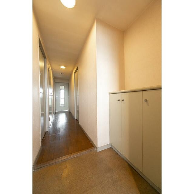 ※写真は同タイプ住戸です。(玄関)
