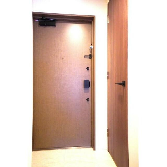 ※写真は同タイプ住戸です。(玄関)