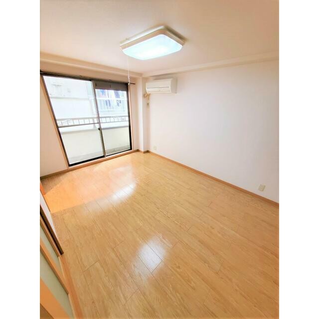 (居間)