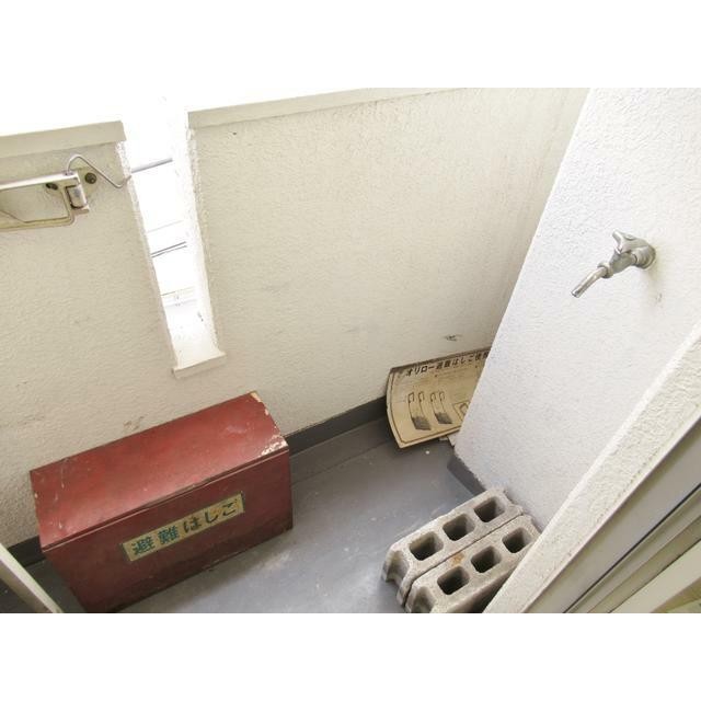 洗濯機置き場はバルコニーです