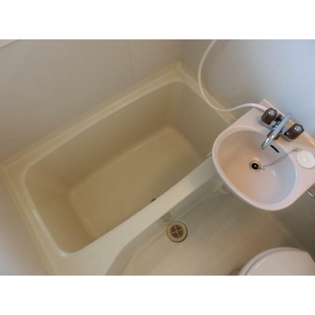 写真は別室ですが雰囲気は同じです。(風呂)