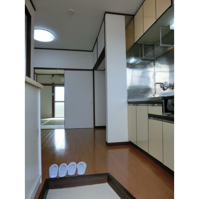 写真は別室ですが雰囲気は同じです。(玄関)