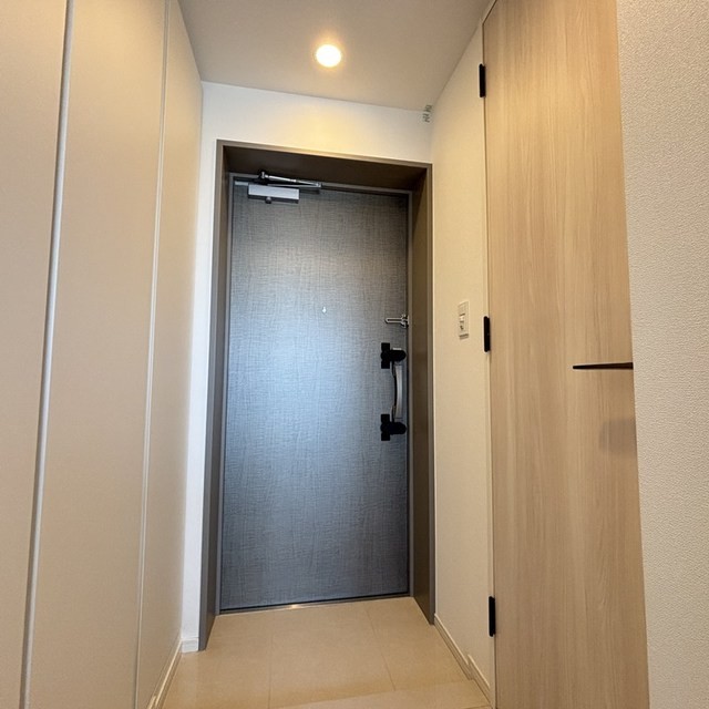 ※写真は同タイプ住戸です。(玄関)