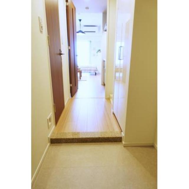 ※写真は同タイプ住戸です。(玄関)