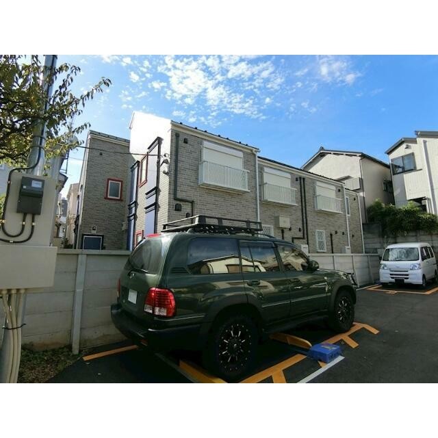 隣が駐車場なので、開放感あります！