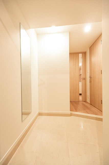 ※写真は同タイプ住戸です。(玄関)