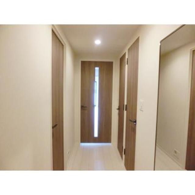 ※写真は同タイプ住戸です。(玄関)