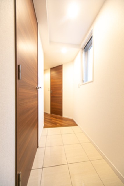 ※写真は同タイプ住戸です。(玄関)