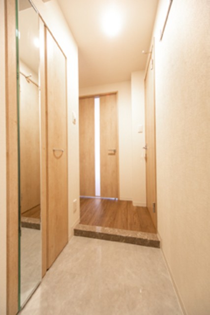 ※写真は同タイプ住戸です。(玄関)