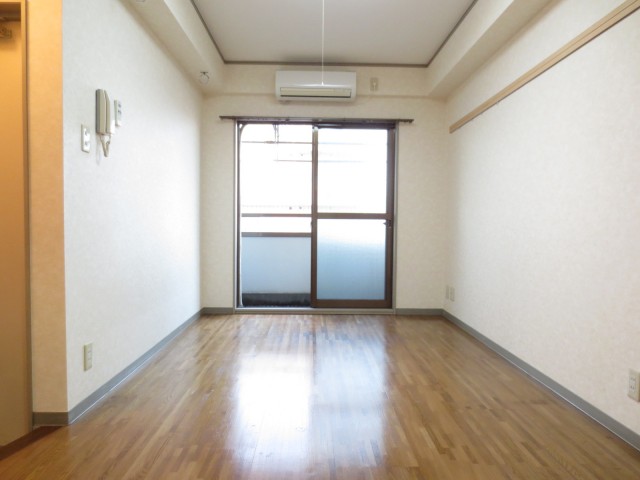 (居間)