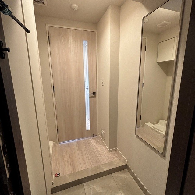 ※写真は同タイプ住戸です。(玄関)