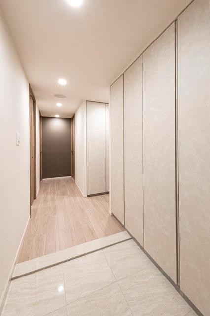 ※写真は同タイプ住戸です。(玄関)