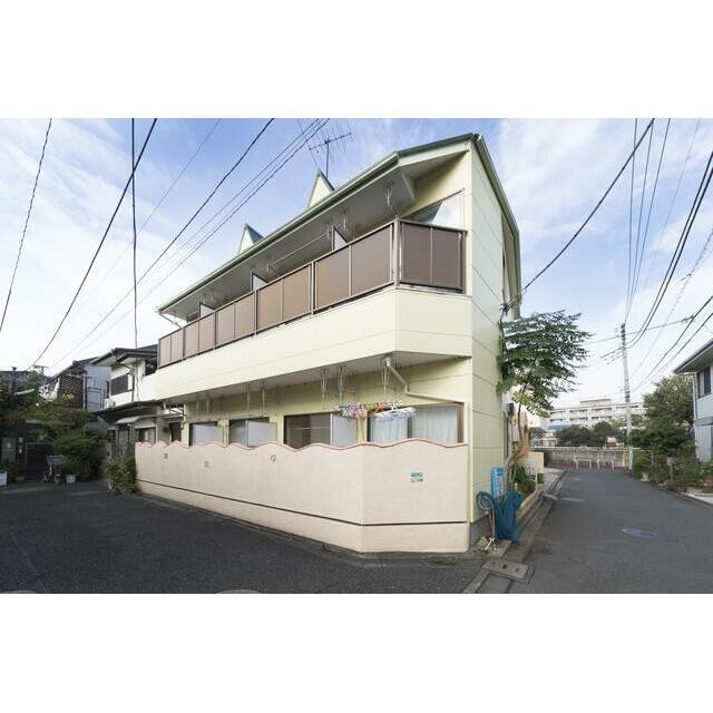イエローのかわいらしい外観のAP(外観)