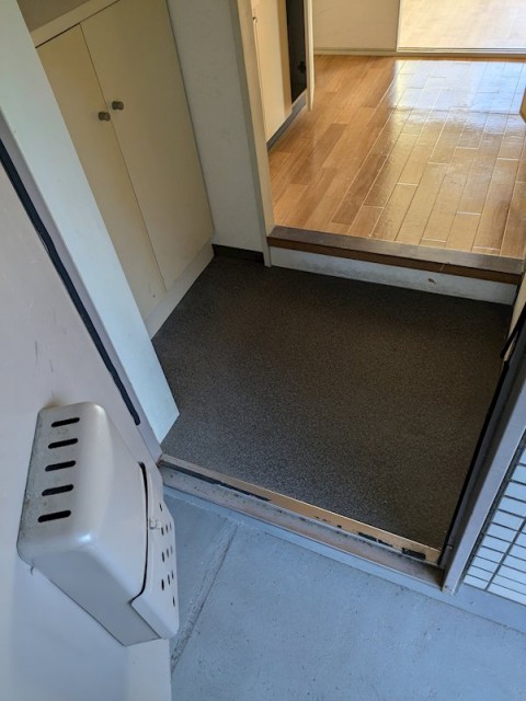 (玄関)