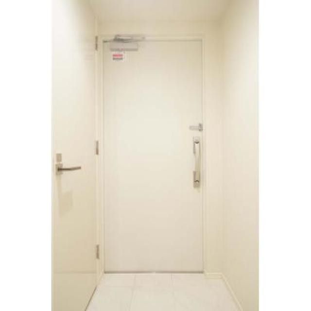 ※写真は同タイプ住戸です。(玄関)